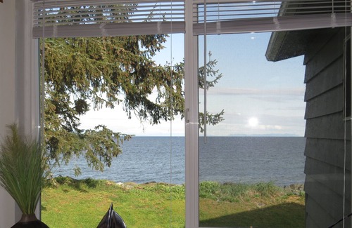 Campbell River House | Historic Heritage Beach House with Awesome Views!