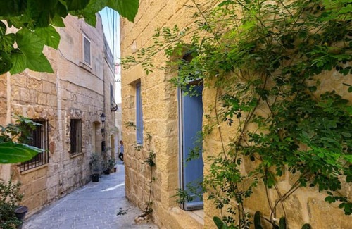 Victoria House | Historic Hideaway; Stunningly Converted Studio