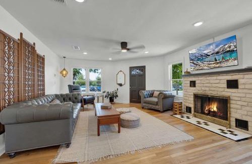 New Braunfels House | Historic Hideaway Stroll to Schlitterbahn