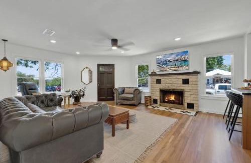 New Braunfels House | Historic Hideaway Stroll to Schlitterbahn