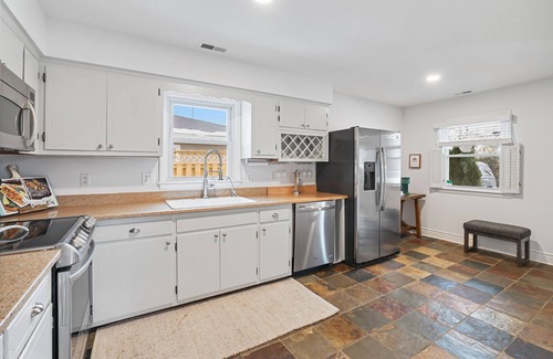 Leesburg House | Historic Hideaway