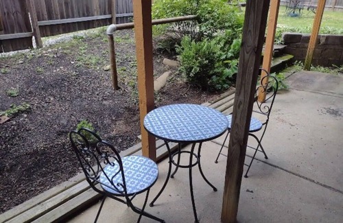 Highland Square Apartment | Historic Highland Square 2bdrm Apartment