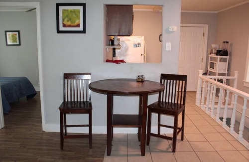 Tuskegee Apartment | HISTORIC HILL APT1 (Upstairs)