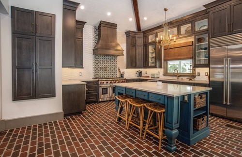 Lakeland House | Historic Hollingsworth House in Dwntwn Lkld. Lake Front, Pool, Mini Golf!