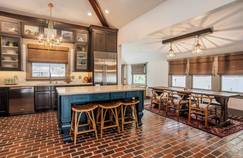 Lakeland House | Historic Hollingsworth House in Dwntwn Lkld. Lake Front, Pool, Mini Golf!