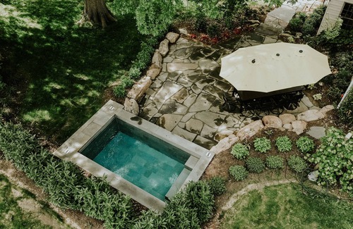 Columbia House | Historic Home, Heated Plunge Pool & Grand Piano