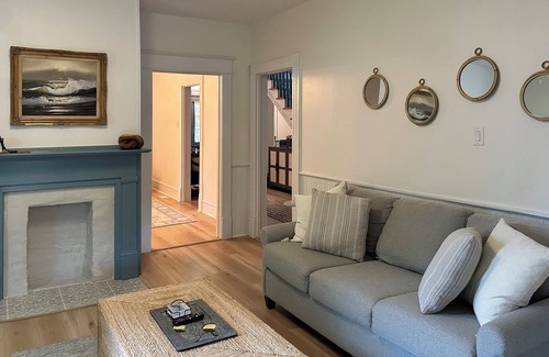 Clarksville House | Historic home in downtown Clarksville, a perfect retreat for enjoying lake life.