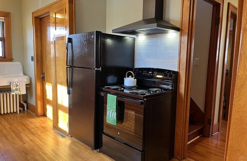 Hutchinson House | Historic home in downtown. Walkable. 7 beds. Wedding prep area available!