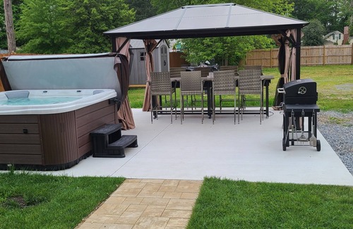 Milton House | Historic home in downtown Milton w/hot tub. Quick drive to the Delaware beaches!