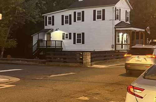 North East House | Historic home in the heart of Main Street- walkable to shops and restaurants