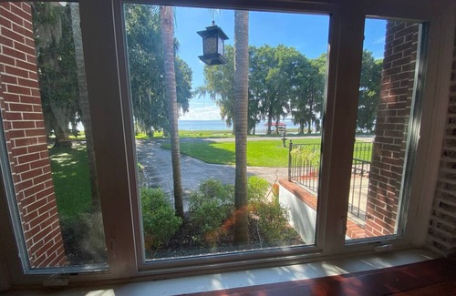 Leesburg House | Historic Home Located Directly on Lake Harris