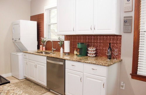 Central Arlington House | Historic Home Near Stadiums & UTA