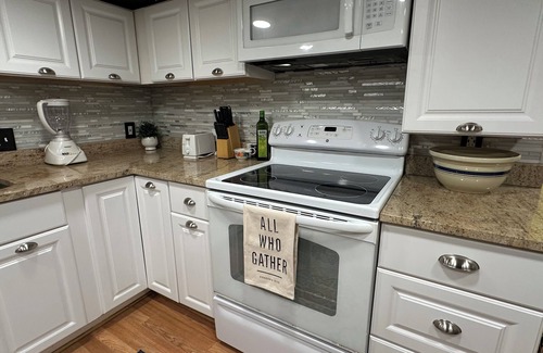 Paris House | Historic home nestled in the heart of horse and wine country. Kids/pet friendly!