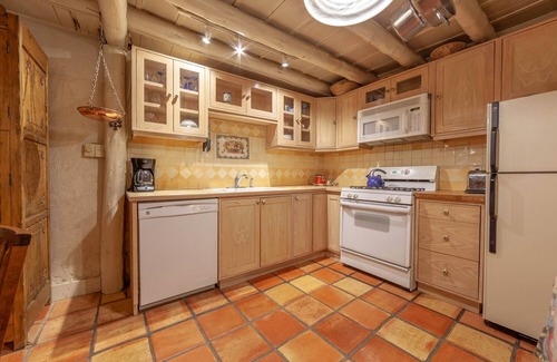 Taos House | Historic Home of Taos Artist -Peak Season Dates Available! Best Location