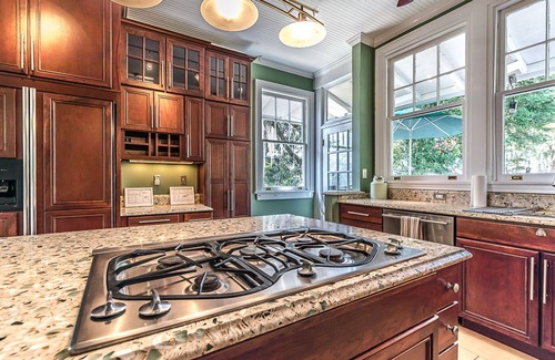 Historic District House | Historic Home Overlooking the Beaufort River Located on Bay St - Sleeps 10