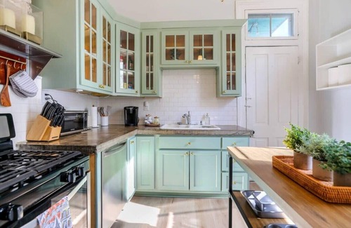 Faubourg Lafayette House | Historic Home| Vibes |Close to FQ| Backyard