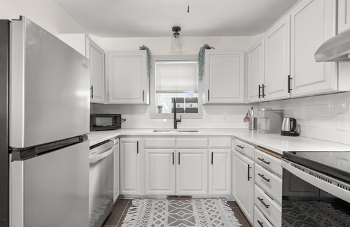 Vancouver House | Historic Home W/RV Hookups + HOT TUB