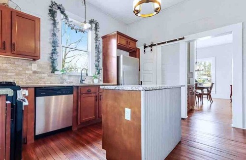 Ball Ground House | Historic Home Walk to Downtown & Wedding Venues