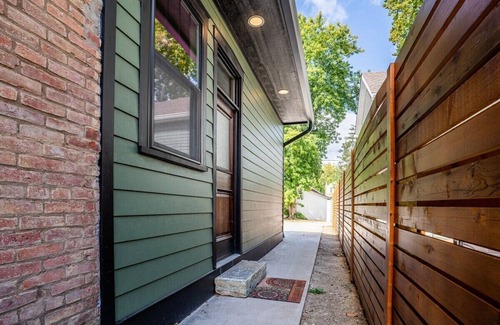 Madison House | Historic Home! Walking Distance to Shops, Restaurants, Events, & Ohio River