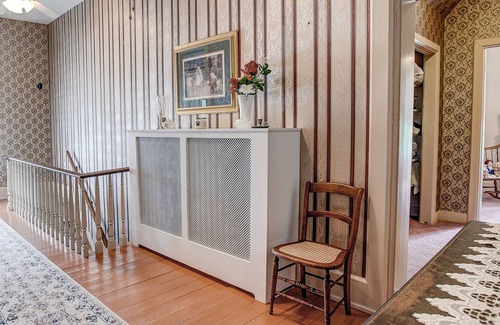 Knightstown House | Historic Home With Antiques And Modern Amenities On The Historic National Road