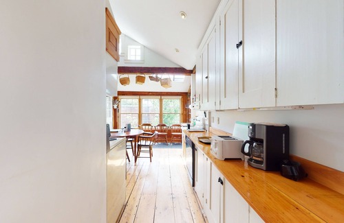 Paris House | Historic home with porch & mountain/valley views - great for weddings