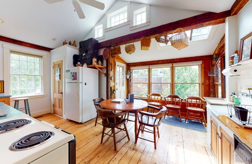 Paris House | Historic home with porch & mountain/valley views - great for weddings