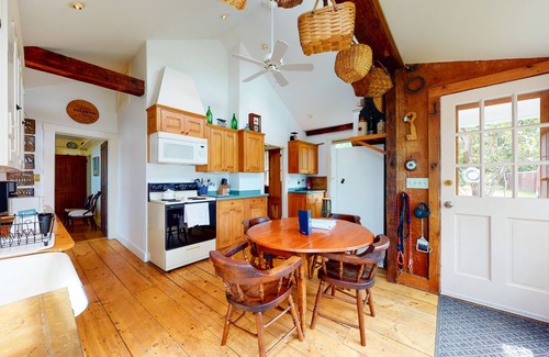 Paris House | Historic home with porch & mountain/valley views - great for weddings