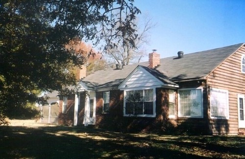 Horseshoe Lake House | Historic Horseshoe Lake Cottage