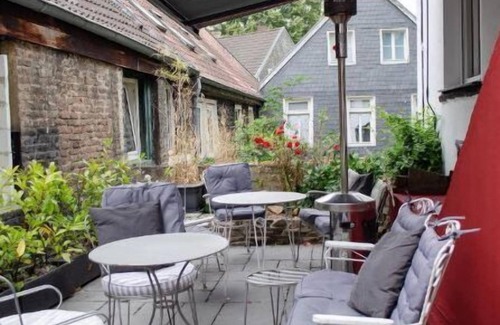Kettwig House | Historic House Kettwig center w Private Patio