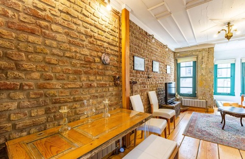 Balat Villa | Historic House near Popular Landmarks in Balat