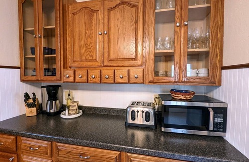 Superior House | Historic House | Sleeps 9 | 8 Minutes from Duluth