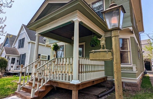 Superior House | Historic House | Sleeps 9 | 8 Minutes from Duluth