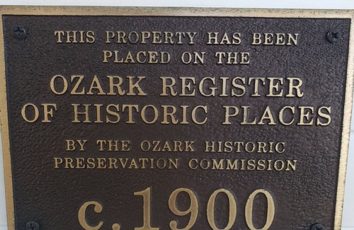 Ozark House | Historic House walking distance to Ozark Square and restaurants