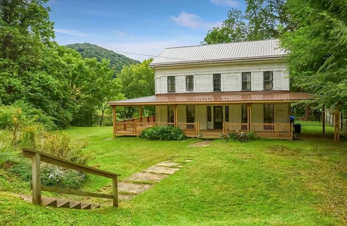 Fryburg House | Historic Hunter’s Haven, Waterfront Gem in Tionesta. Float, fish and relax here.