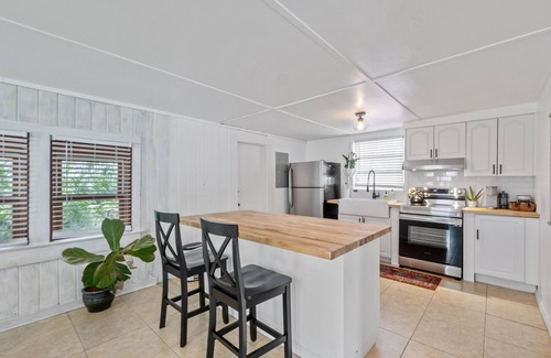 Cocoa Cottage | Historic Indian River Guest House-Dock Access-Rocket Launches