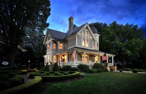 Fayetteville Apartment | Historic Inn located 2 miles from New River Gorge National Park