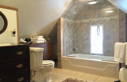 Fayetteville Apartment | Historic Inn located 2 miles from New River Gorge National Park