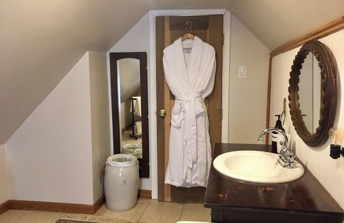 Fayetteville Apartment | Historic Inn located 2 miles from New River Gorge National Park