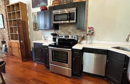 Irish Channel Apartment | Historic Irish Channel Shotgun. Fully renovated with many amenities.