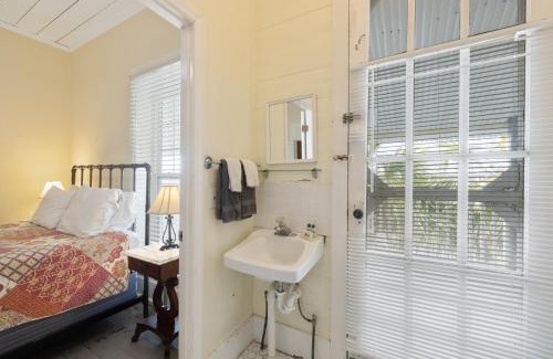 Cedar Key Apartment | Historic Island Hotel