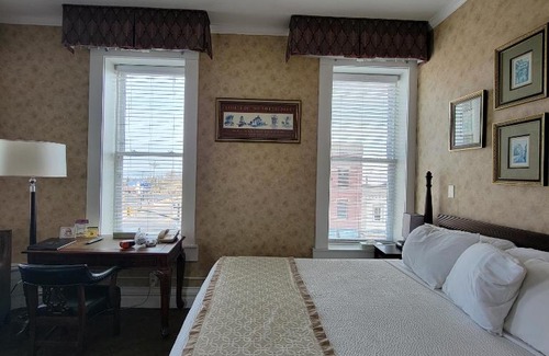 Port Clinton Apartment | Historic Island House CondoHotel-Suite3303 or Corner3306, Port Clinton