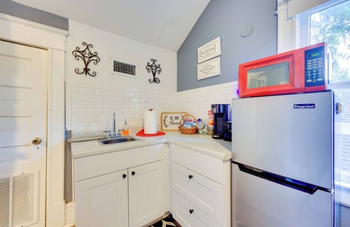 Urban Core Apartment | Historic Jacksonville Retreat ~ 2 Mi to Downtown!