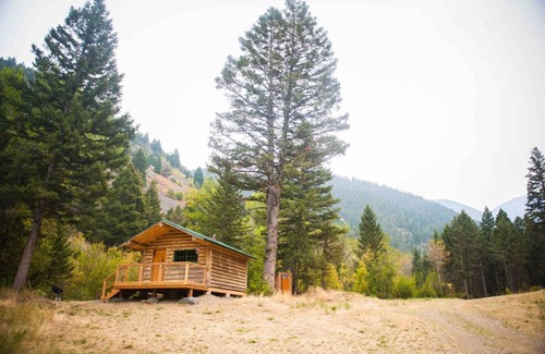 Pray Cabin | Historic Jim Bridger Cabin 3