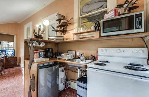 Arsenal Cabin | Historic King William Riverwalk – Rustic Exclusive
