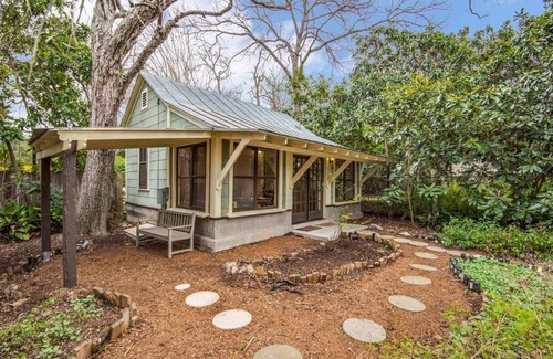 Arsenal Cabin | Historic King William Riverwalk – Rustic Exclusive