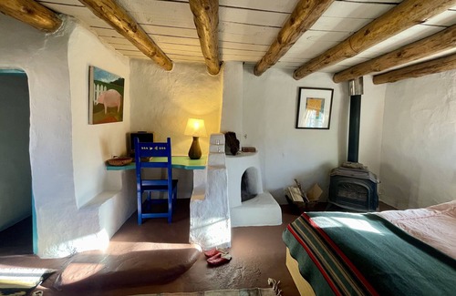 Taos House | Historic La Cumbre - Easy Writer House
