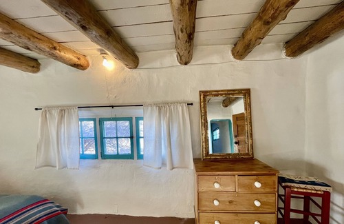 Taos House | Historic La Cumbre - Easy Writer House