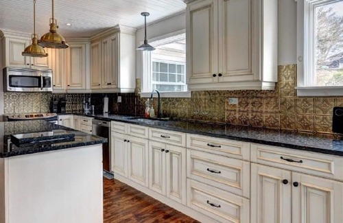 Minett House | Historic Lake Rosseau - Family Friendly