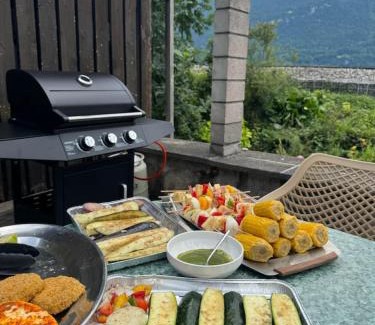 Niederried bei Interlaken House | Historic Lakeview Swiss Chalet near Interlaken