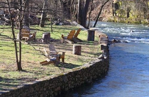 Hot Springs House | Historic large waterfront home right in downtown Hot Springs